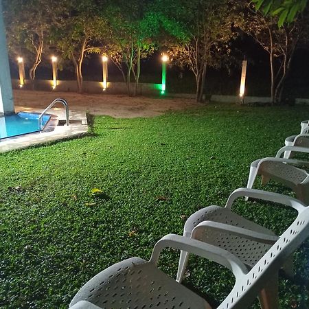 Queen'S Tower Grand Kurunegala Zewnętrze zdjęcie